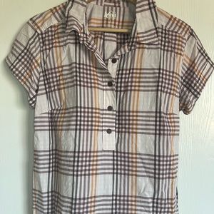 REI Women’s 1/2 button collared pullover shirt, size Large.